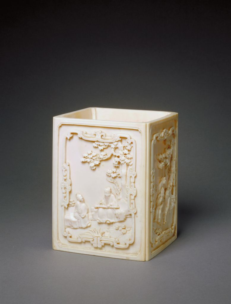 图片[1]-Tooth carved figure square pen holder-China Archive